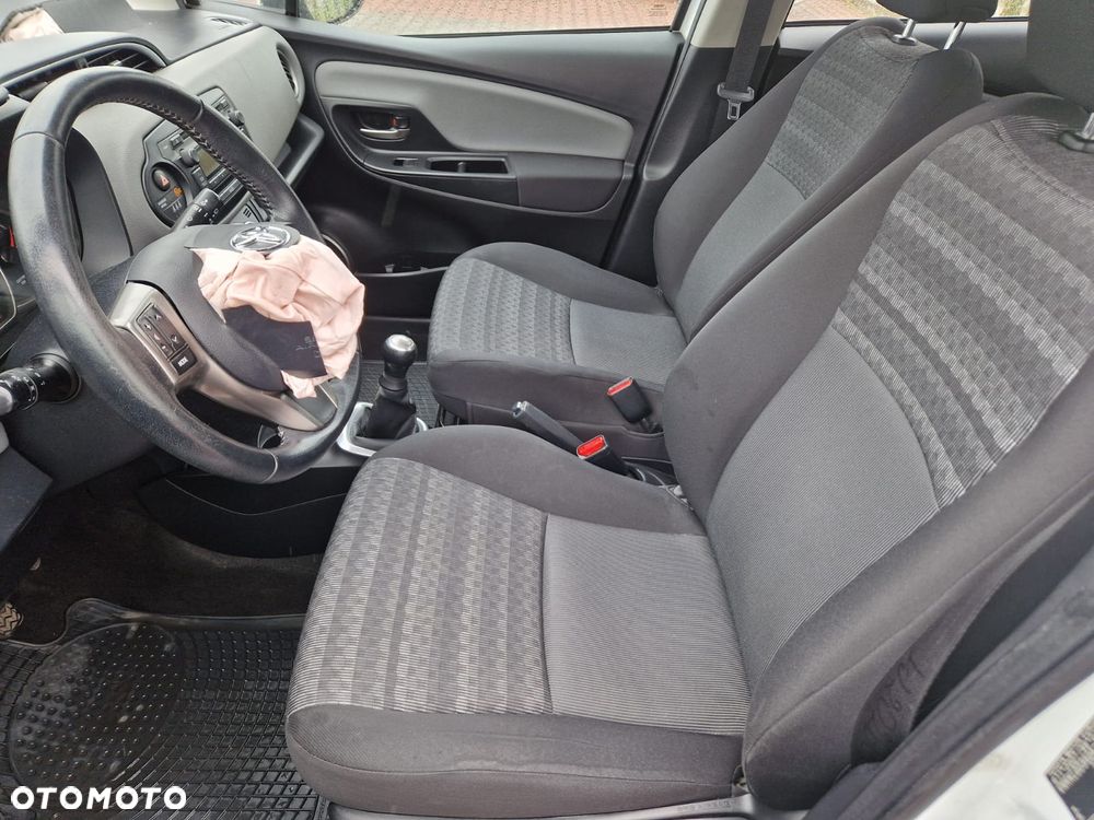 Toyota Yaris 1.0 Active EU6 - 18