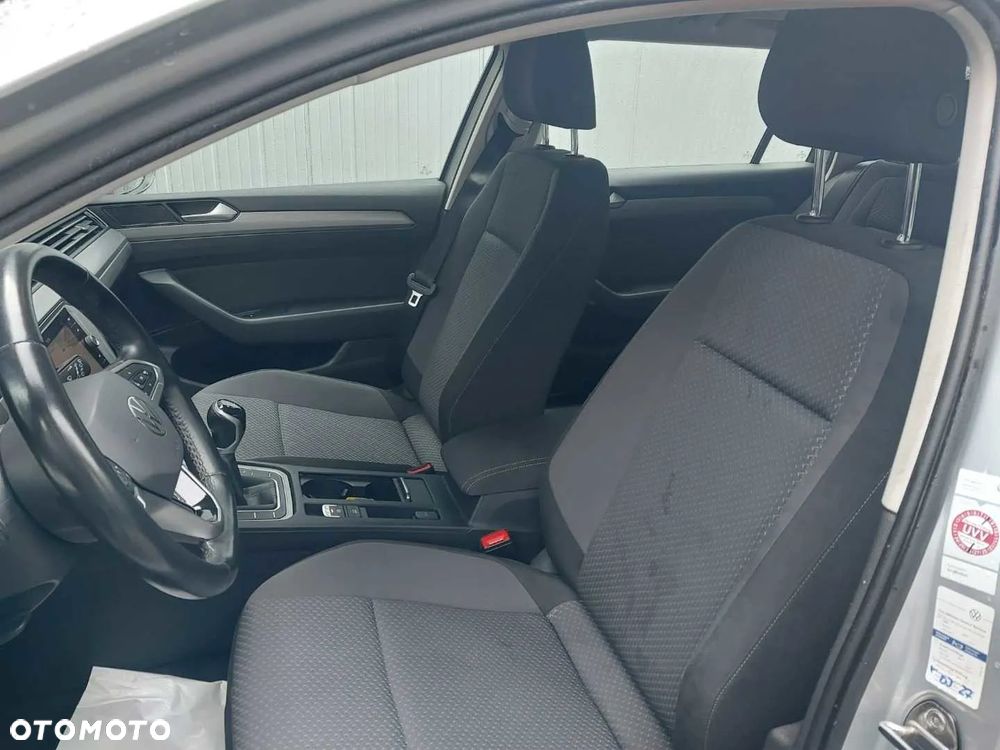 Volkswagen Passat - 11