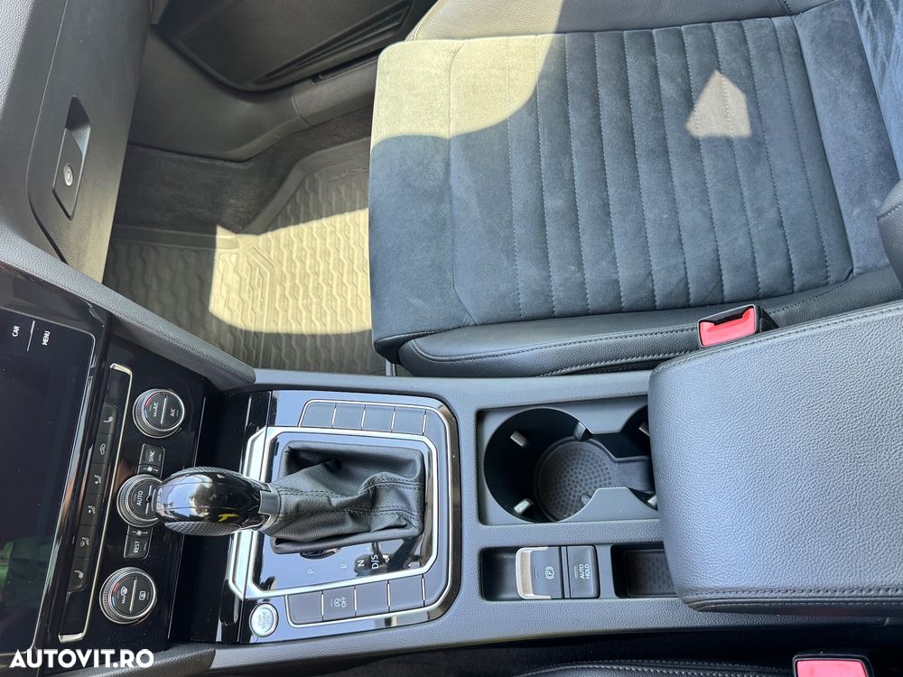 Volkswagen Passat 2.0 TDI DSG Highline - 22