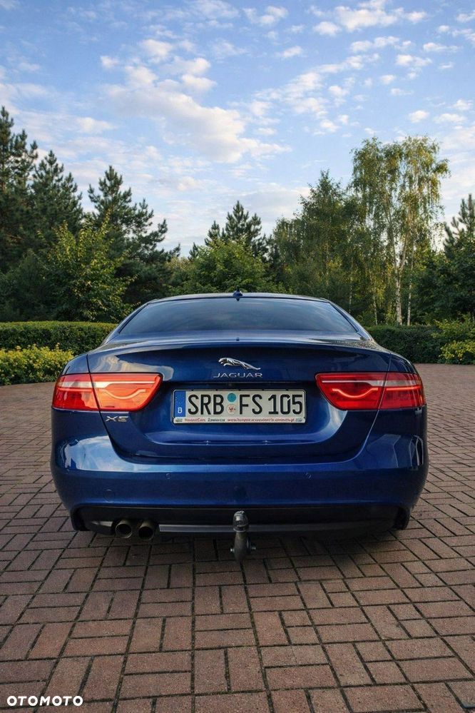 Jaguar XE 20d Prestige - 9
