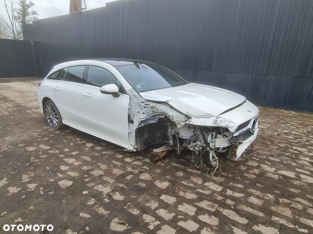 Mercedes-Benz CLA 250 e 8G-DCT AMG Line - 4