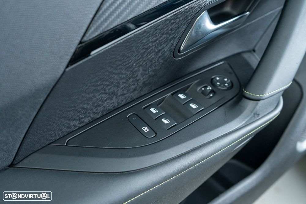 Peugeot e-2008 50 kWh GT Pack - 25