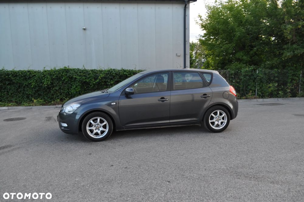Kia Ceed - 9
