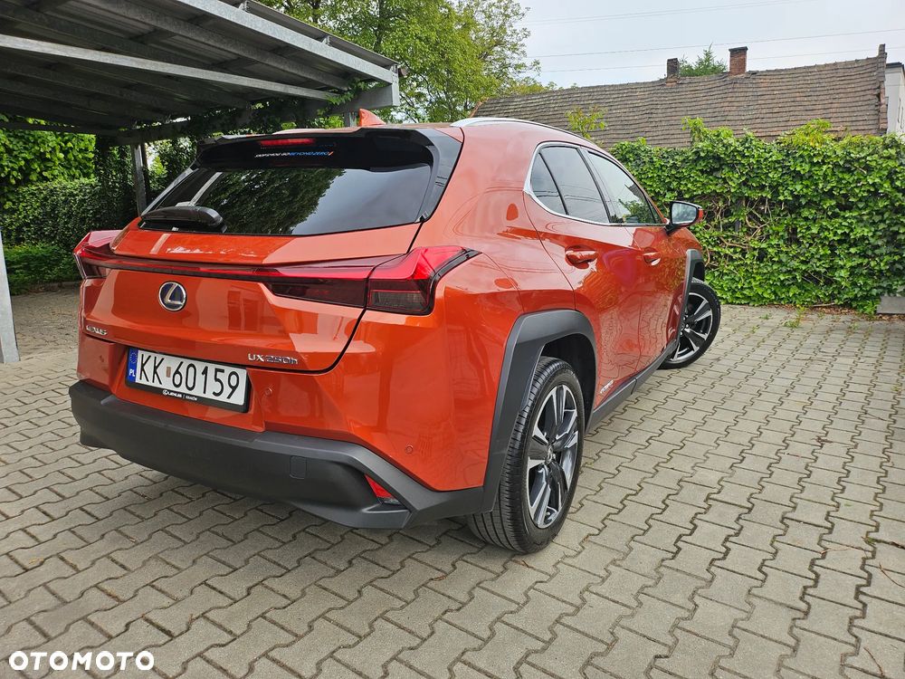 Lexus UX 250h Elegance 2WD - 3