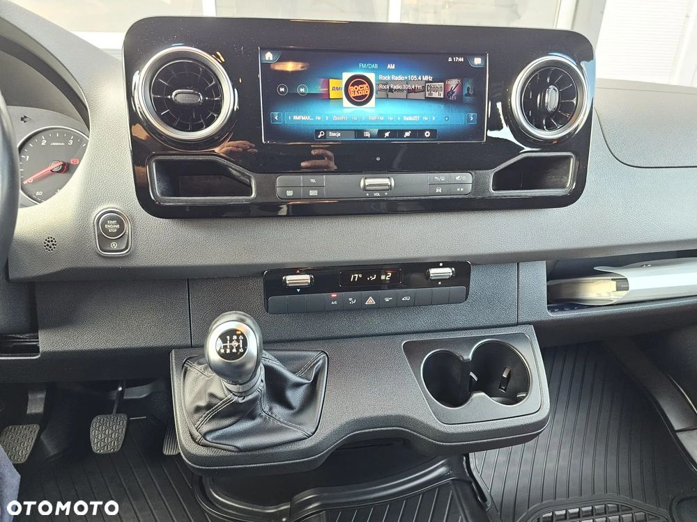 Mercedes-Benz Sprinter - 14