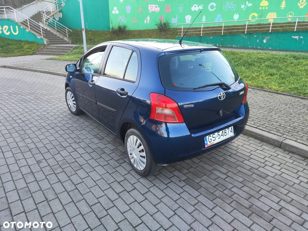 Toyota Yaris 1.3 Luna Premium - 4