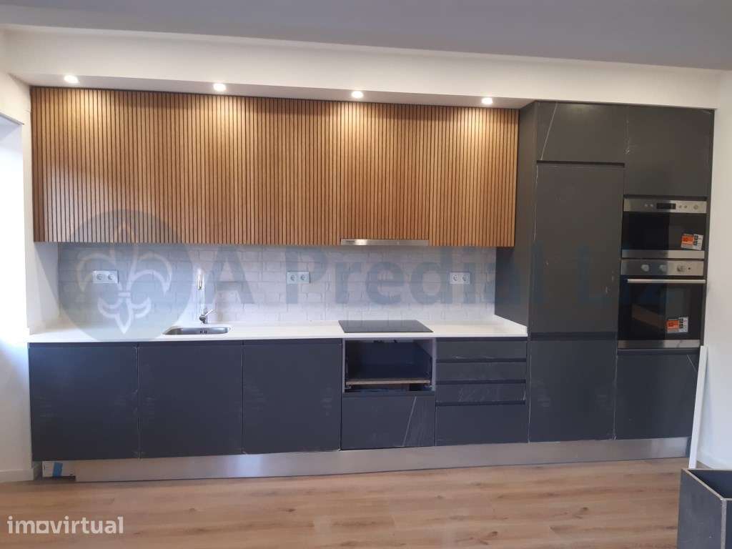 T2+1 Em Remodelação | Zona Central da Venteira, Amadora - Grande imagem: 2/5