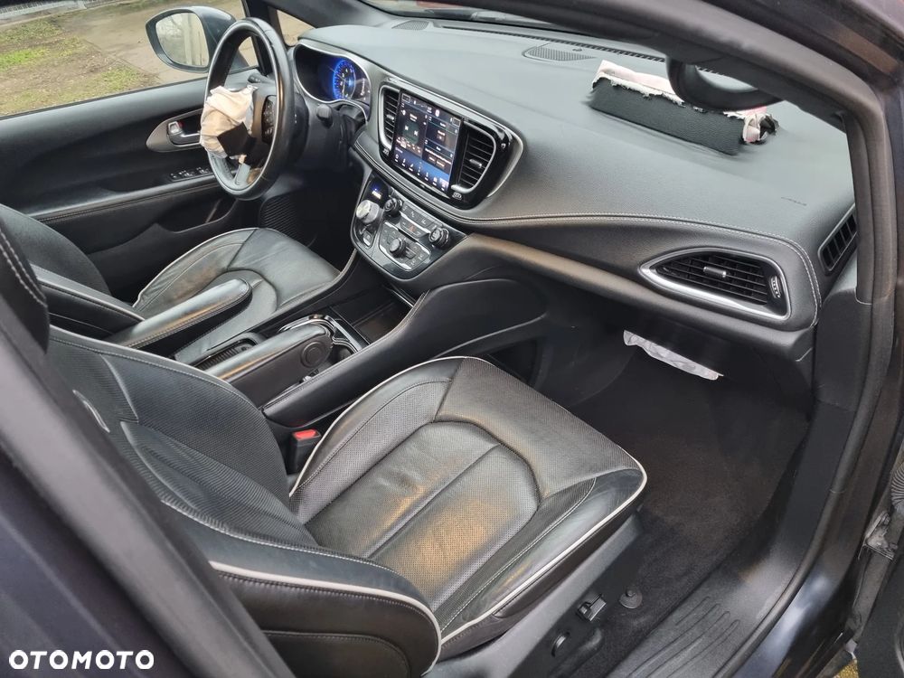 Chrysler Pacifica - 24