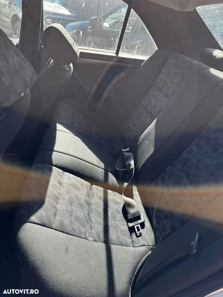 Mercedes-Benz C - 12