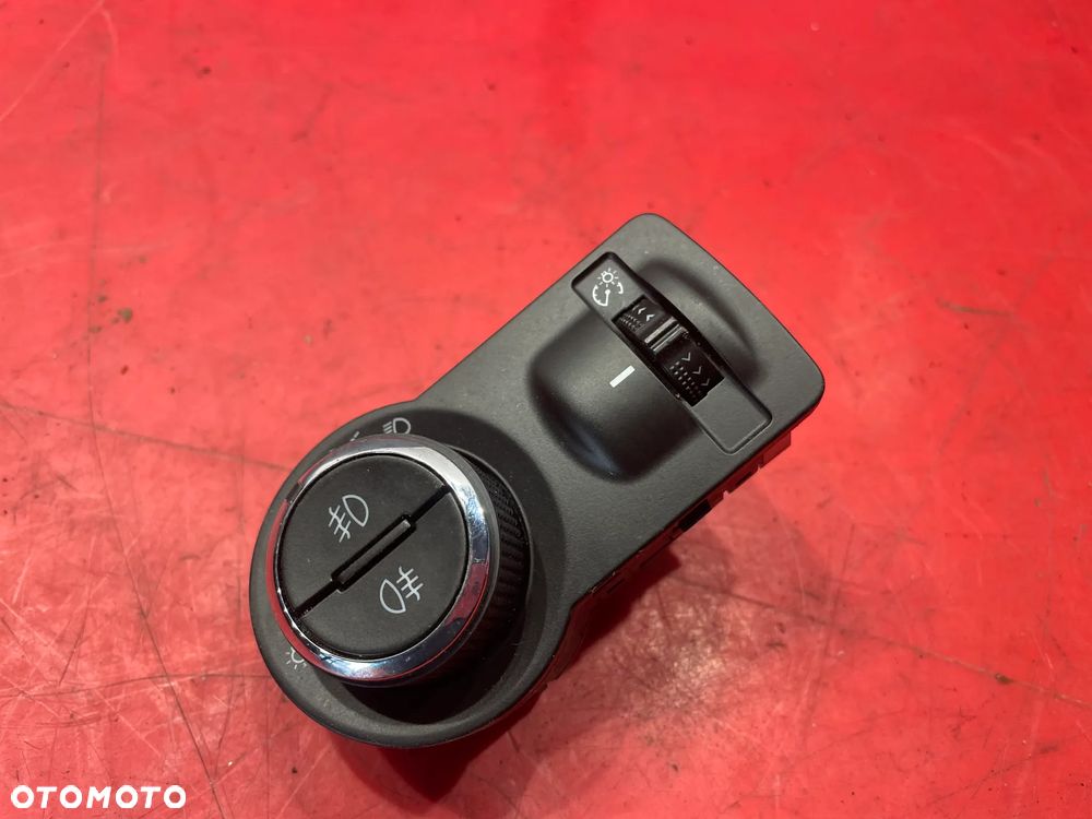 PRZEŁĄCZNIK ŚWIATEŁ OPEL MOKKA 95297425