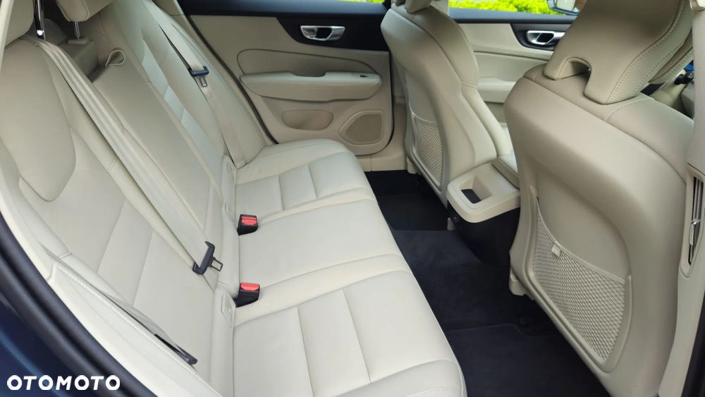Volvo V60 B3 B Plus Dark - 21