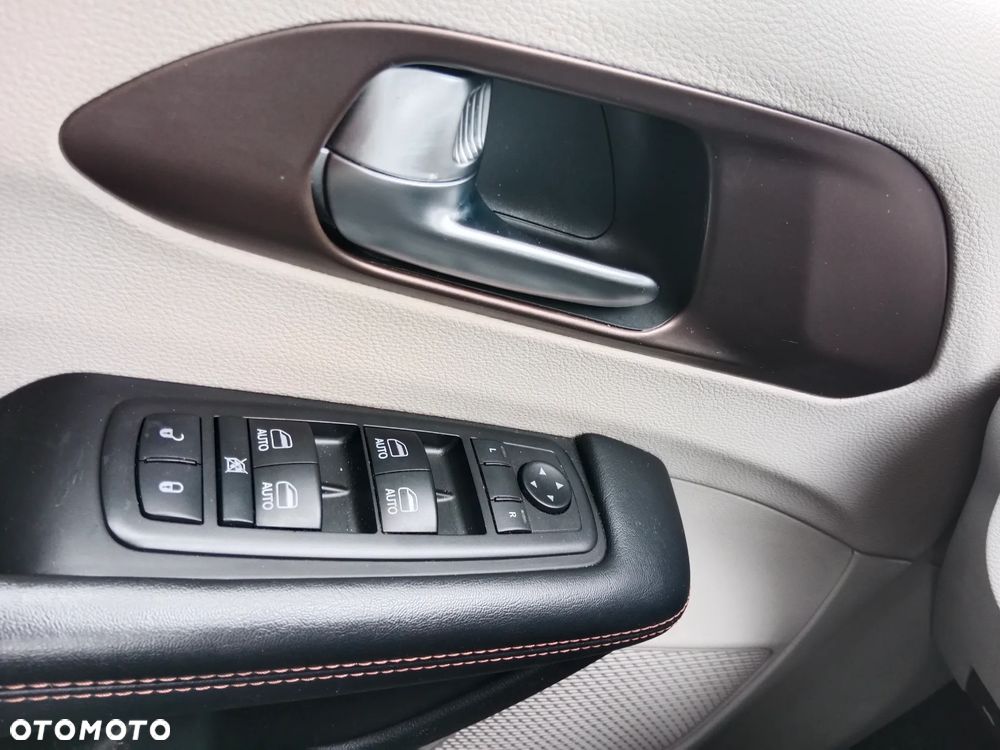 Chrysler Pacifica - 23