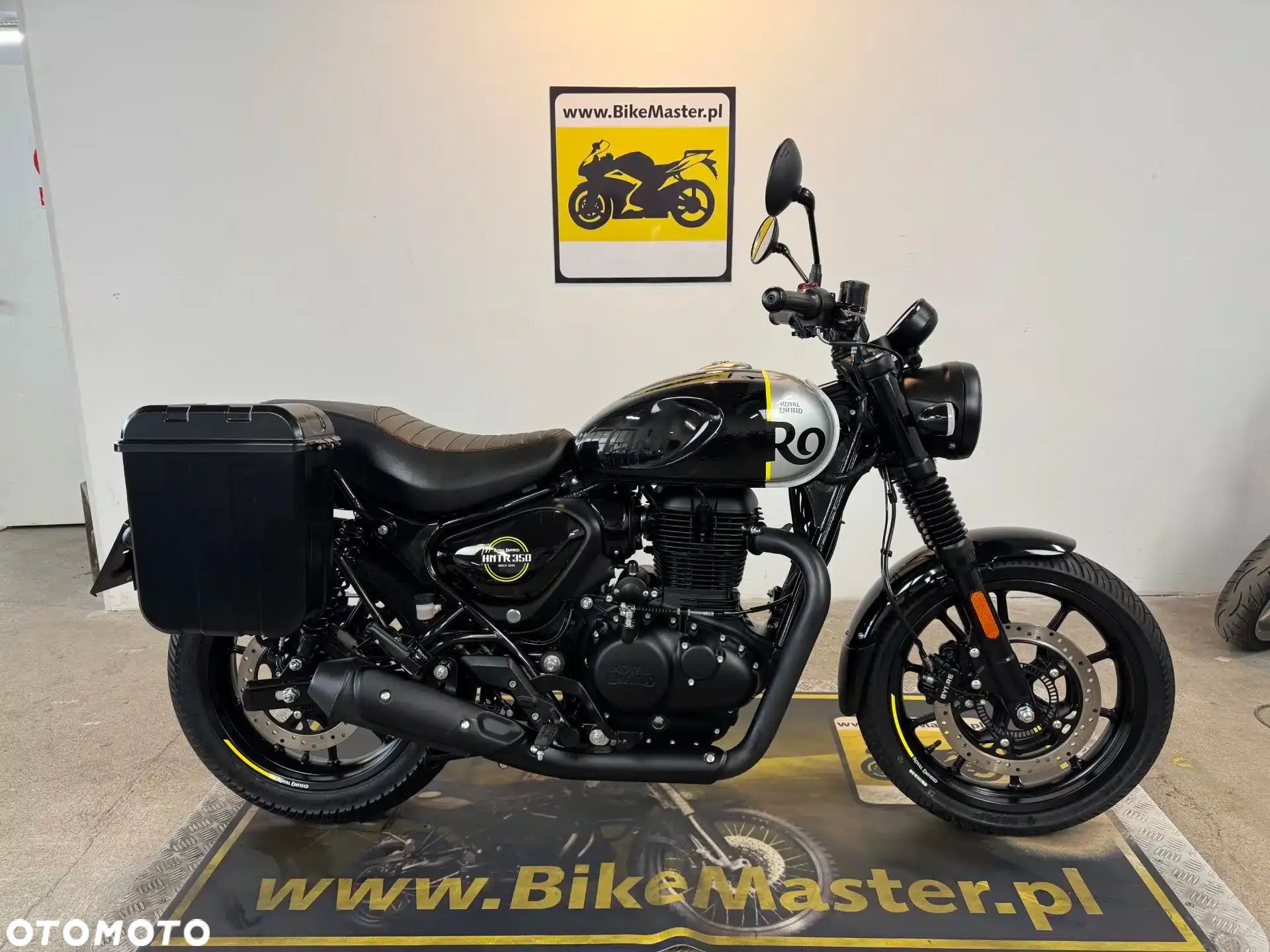 Royal Enfield HNTR - 1
