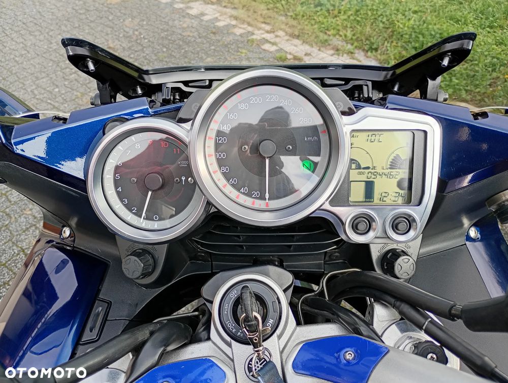 Yamaha FJR - 2