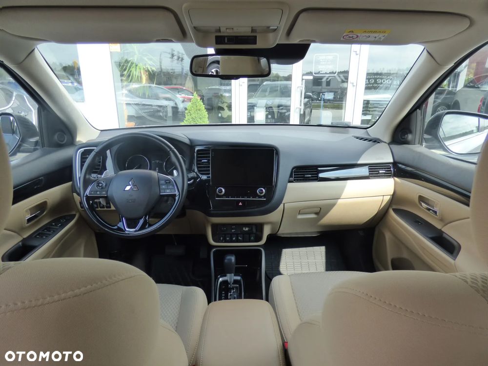 Mitsubishi Outlander - 12