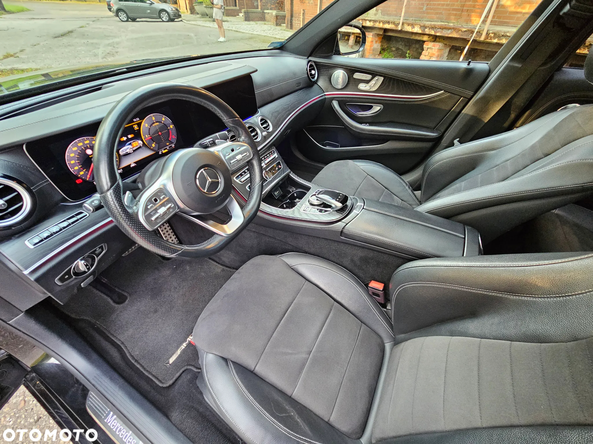 Mercedes-Benz Klasa E 220 d 4-Matic 9G-TRONIC - 14