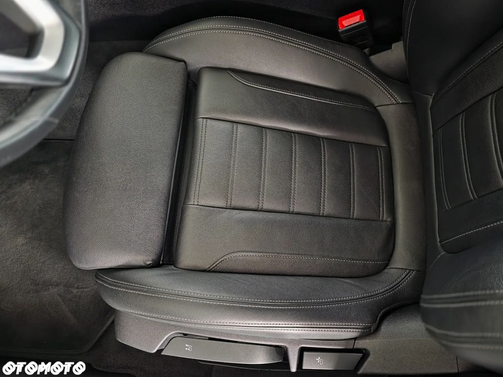 BMW Seria 3 318i Sport - 36