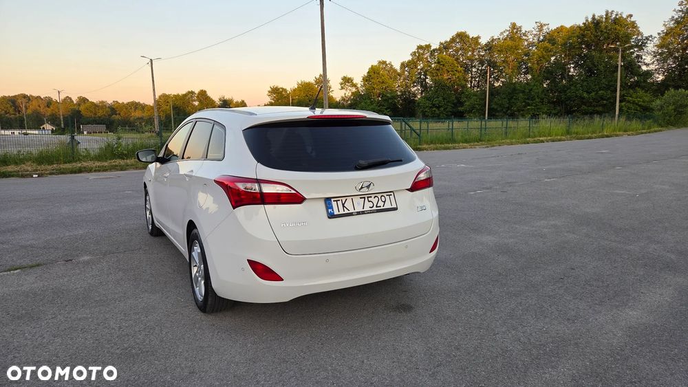 Hyundai i30 i30cw 1.4 Intro Edition - 13
