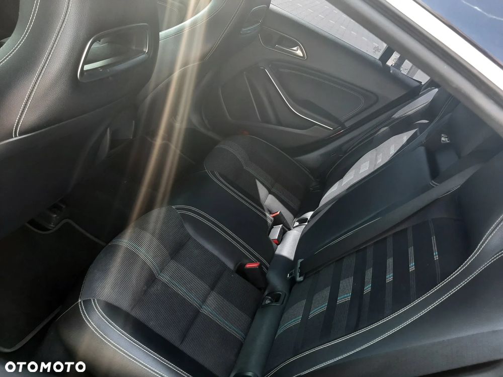 Mercedes-Benz CLA 200 d - 15