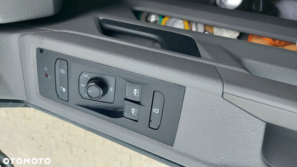 Volkswagen Caravelle - 18