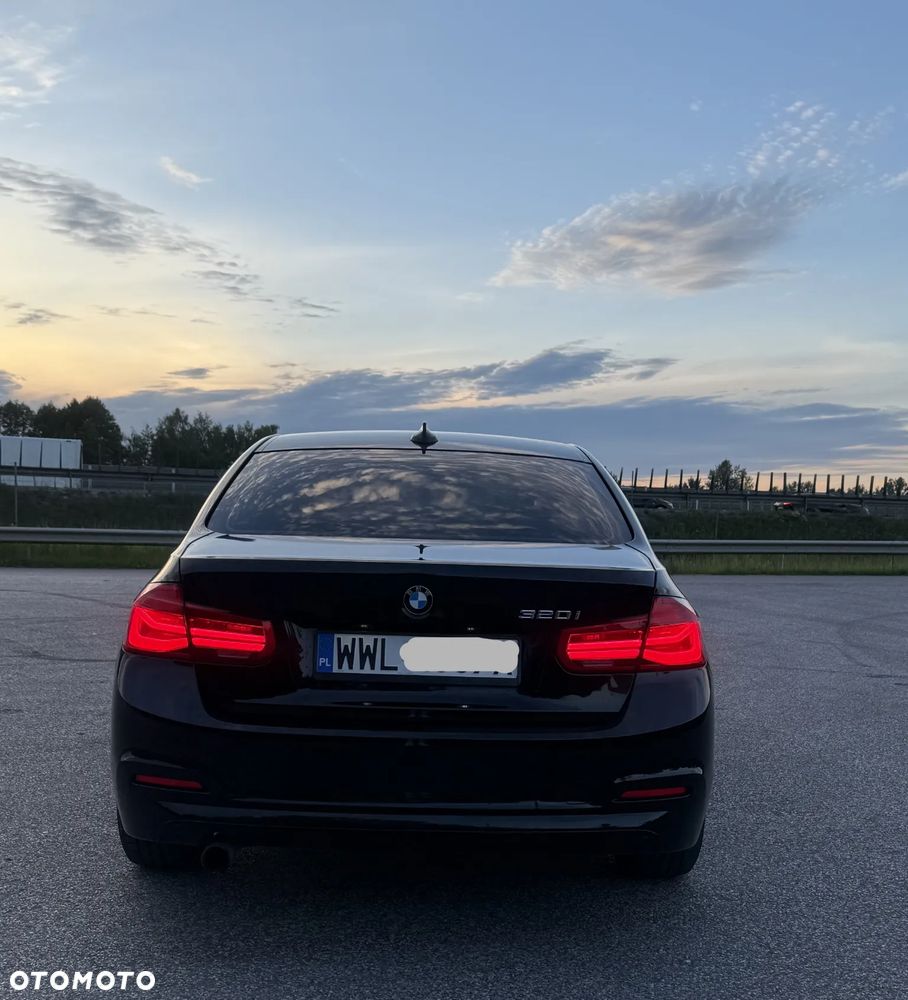 BMW Seria 3 320i - 8
