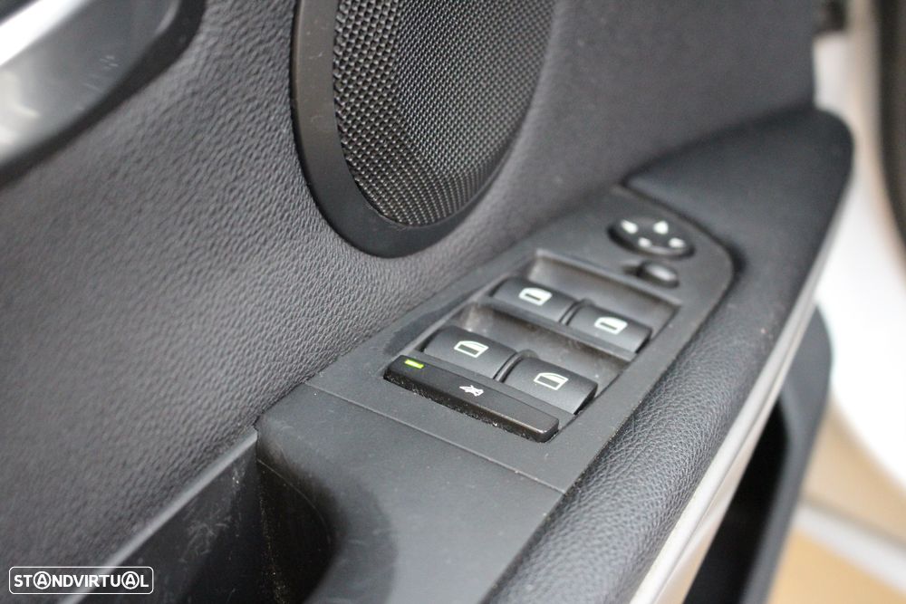 BMW 320 d Dynamic - 31