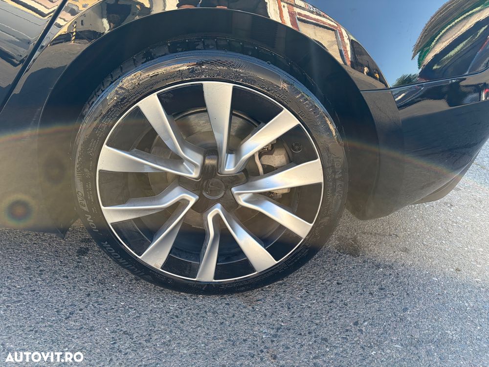 Tesla Model 3 - 9