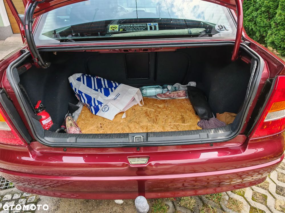 Opel Astra 1.4 Club - 11
