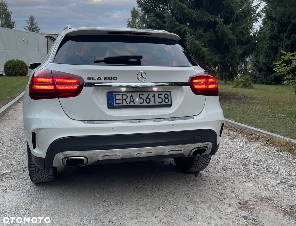 Mercedes-Benz GLA 200 7G-DCT - 7