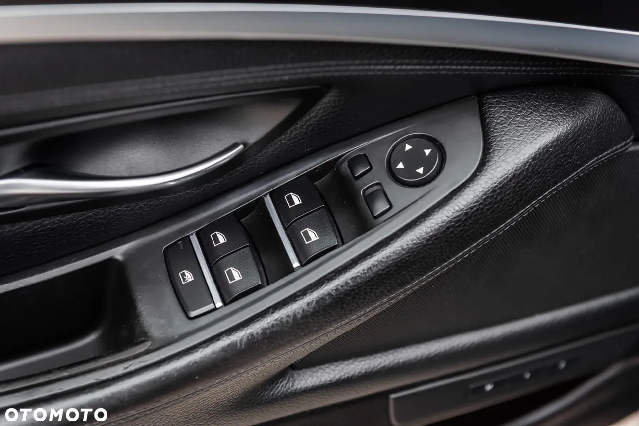 BMW Seria 5 518d - 21