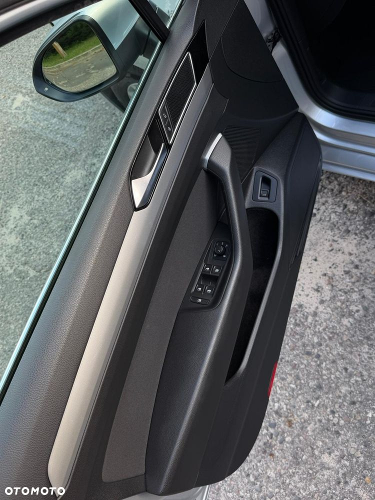 Volkswagen Passat - 31