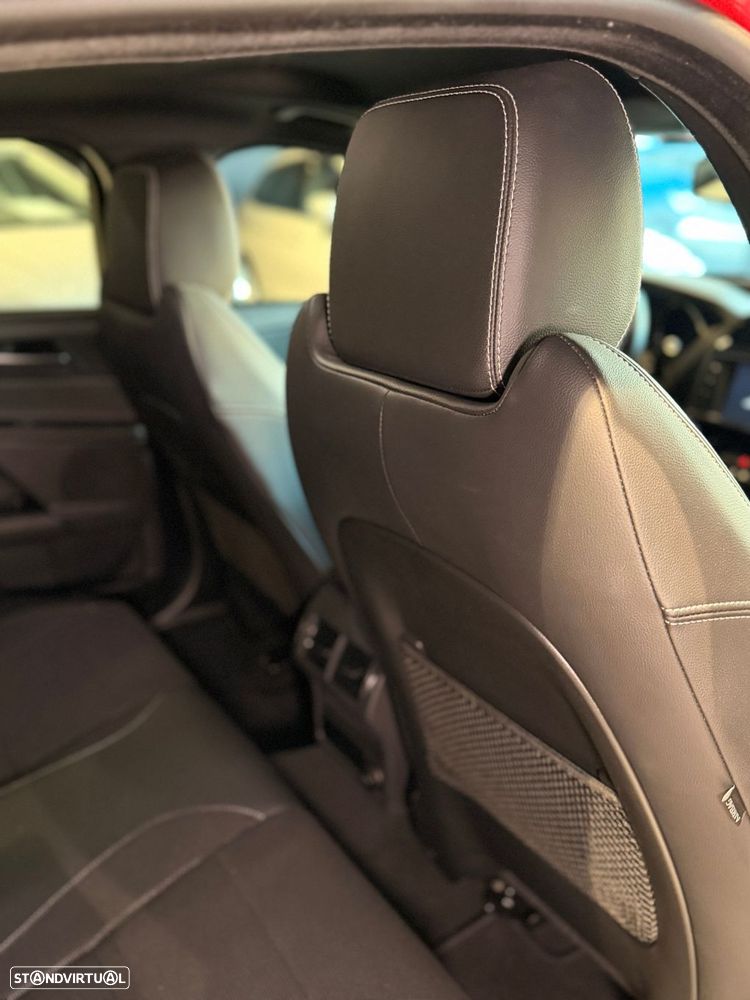 Jaguar XE 2.0 D R-Dynamic S - 39