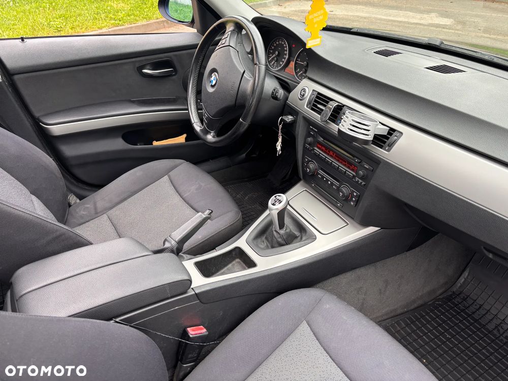 BMW Seria 3 318d - 14