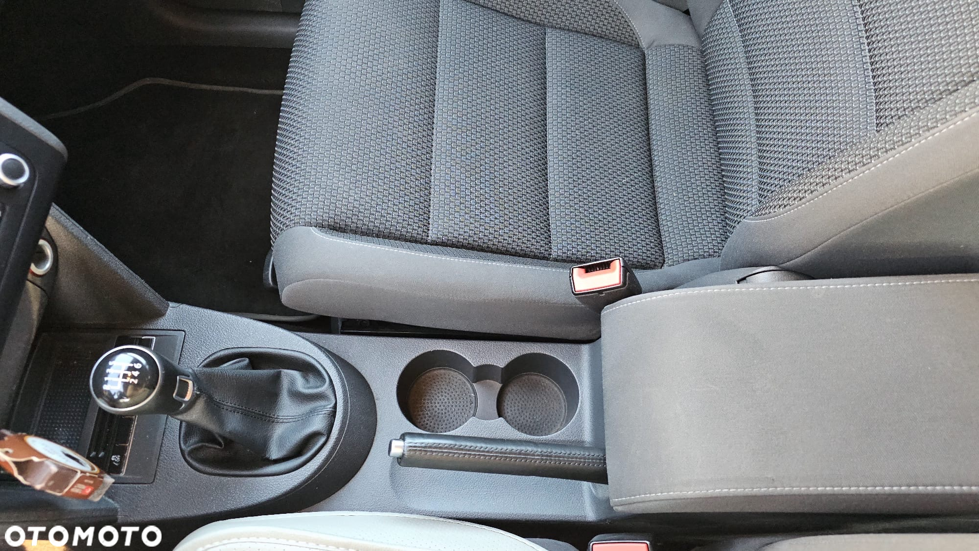 Volkswagen Touran 1.6 TDI DPF BlueMot Comfortline - 6