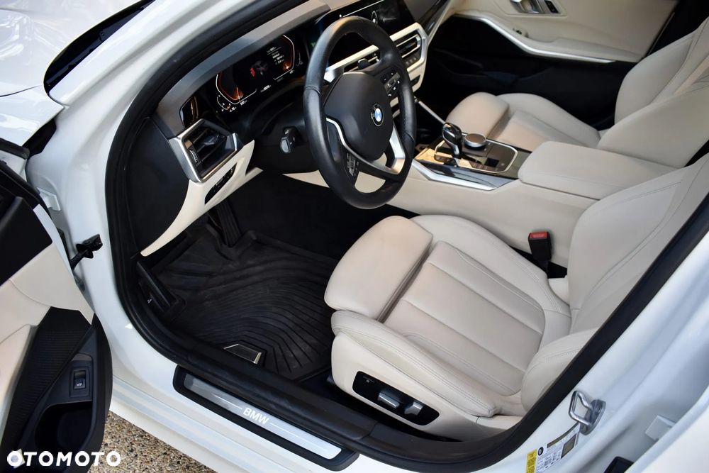 BMW Seria 3 330i - 10