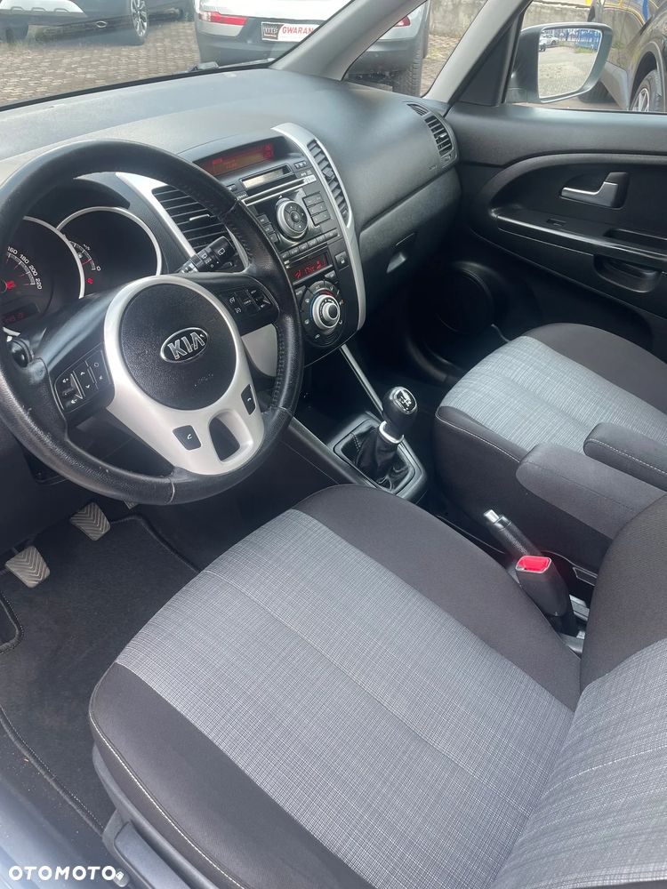 Kia Venga - 8