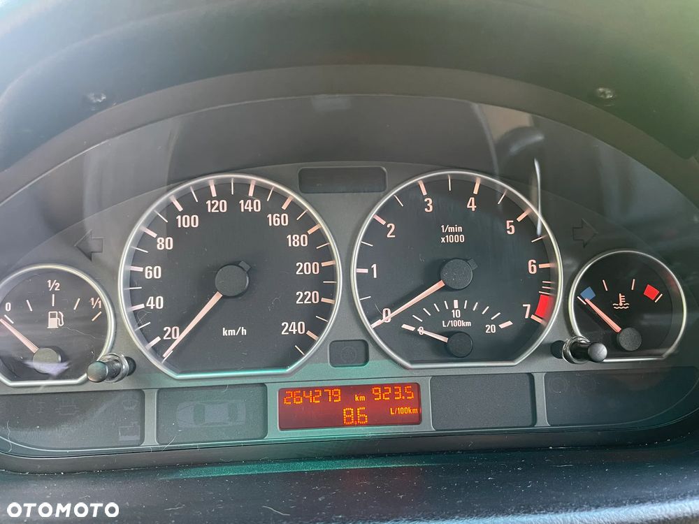 BMW Seria 3 320i - 14