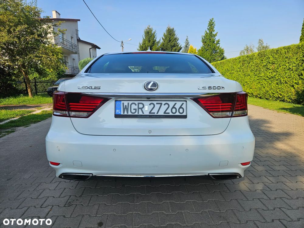 Lexus LS 600h F Sport - 16