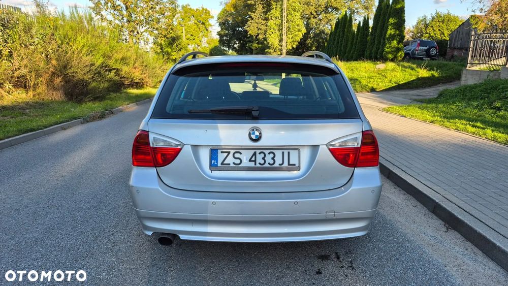 BMW Seria 3 320i - 5