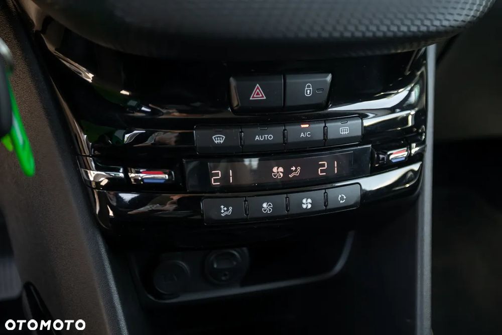 Peugeot 2008 1.2 Pure Tech Style S&S - 25