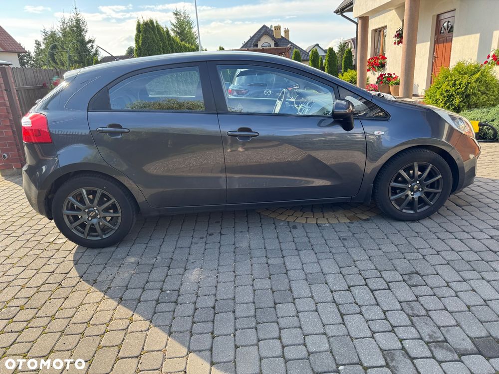Kia Rio - 7
