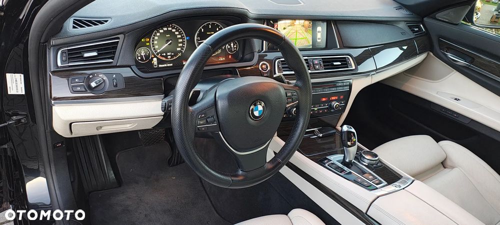 BMW Seria 7 740d Edition Exclusive - 24