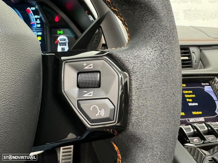Lamborghini Aventador S Roadster - 38