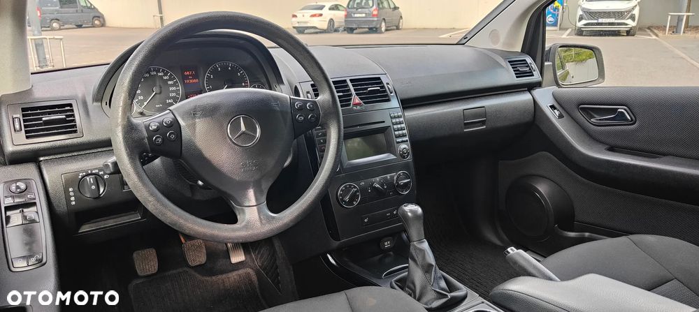 Mercedes-Benz Klasa A 160 BlueEFFICIENCY Elegance - 36