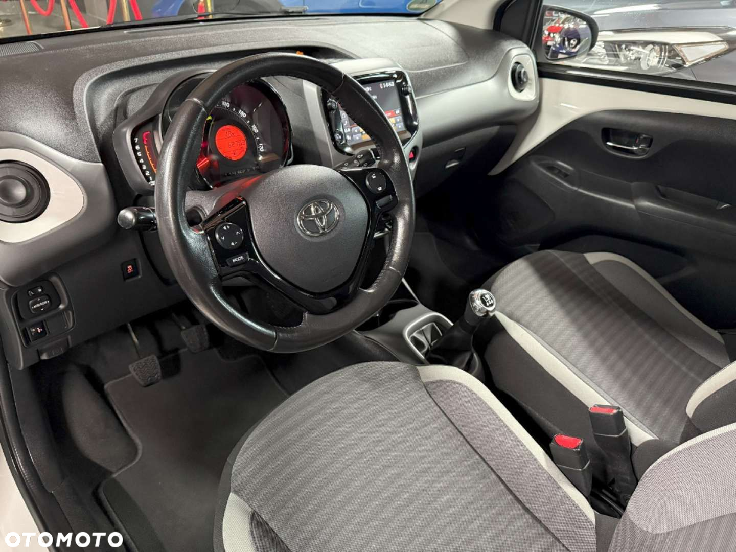 Toyota Aygo x-play connect - 17
