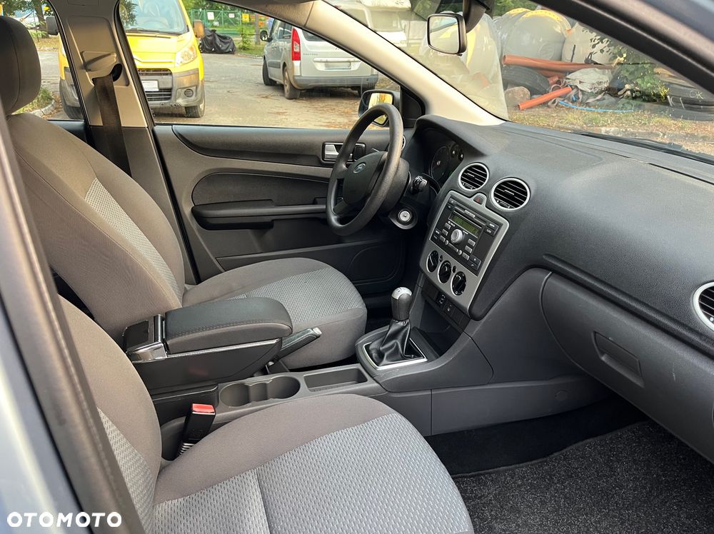 Ford Focus 1.6 Trend - 12