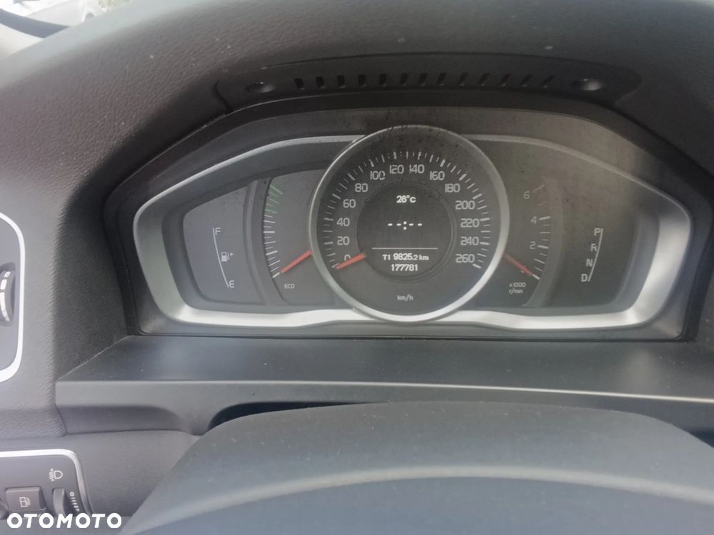 Volvo V60 D3 Geartronic Momentum - 16