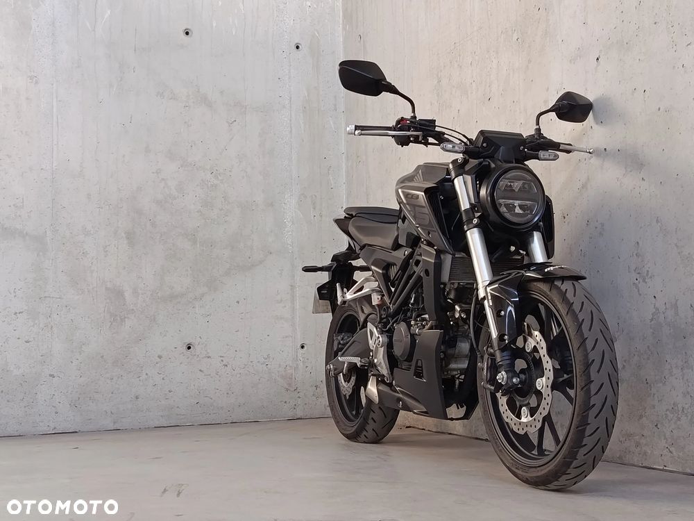 Honda CB - 12