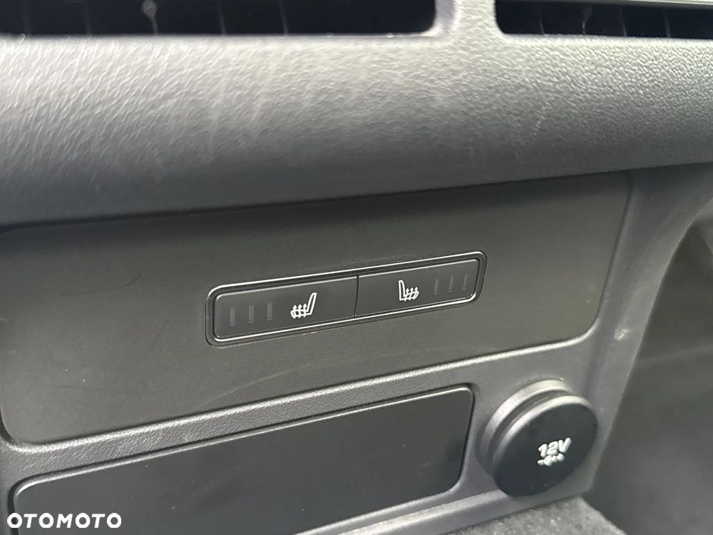 Jaguar XE 2.0 D AWD R-Sport - 16