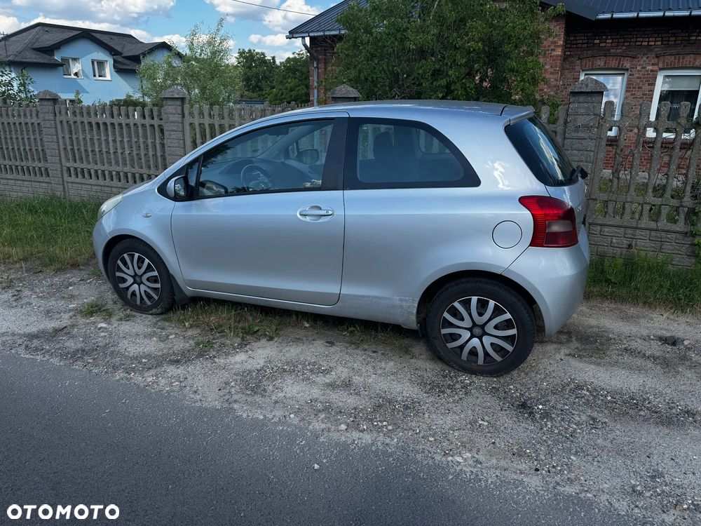 Toyota Yaris 1.3 VVT-i Sol - 4
